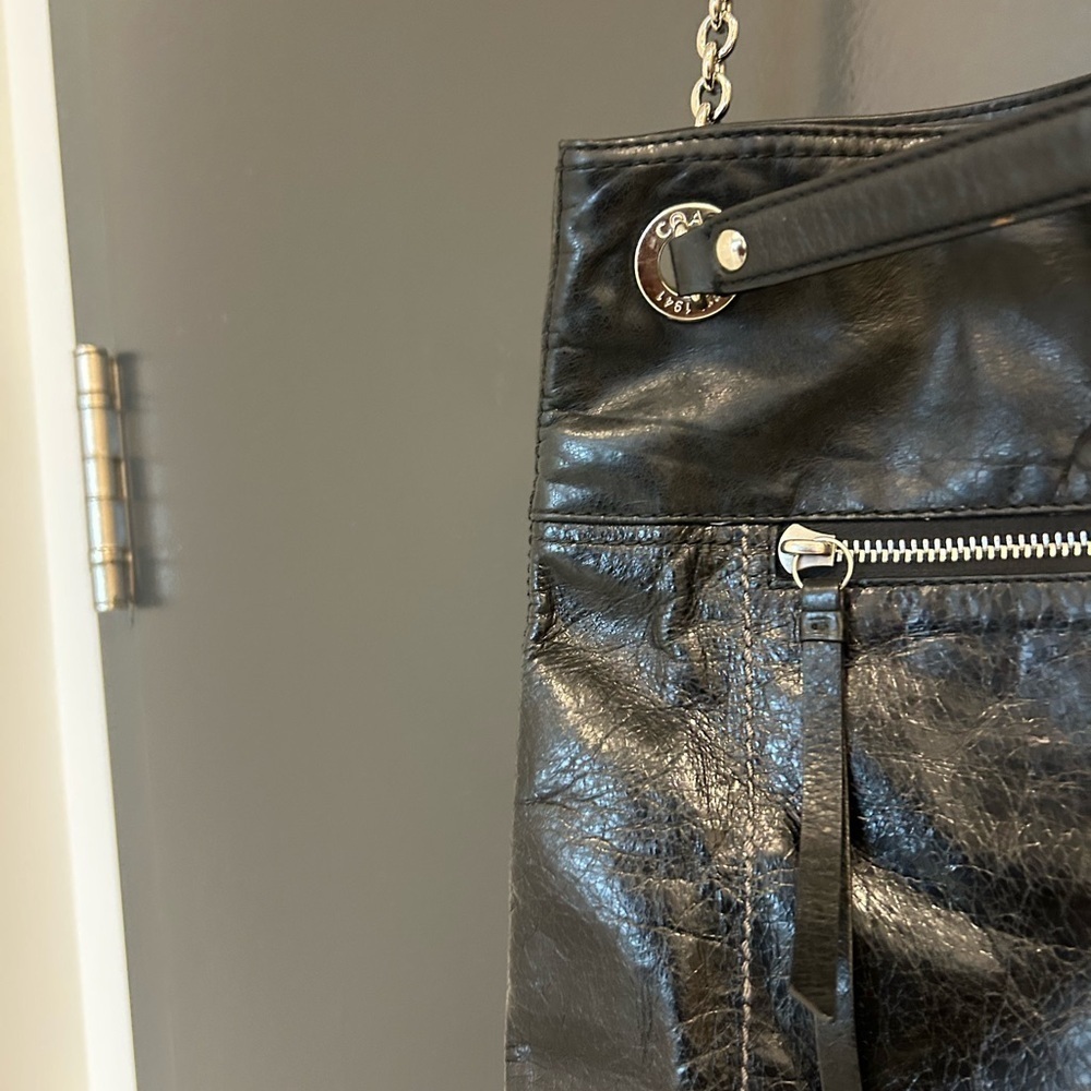 Coach cracked shiny leather Shoulder tote very good condition with Chain strap - Picture 7 of 16